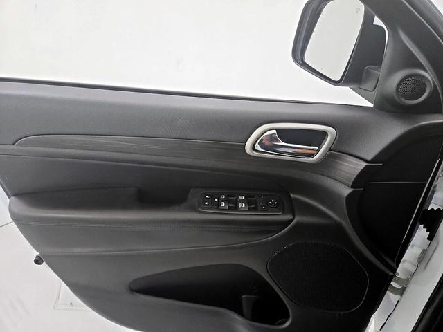 Photo of 2021 White Jeep Grand Cherokee