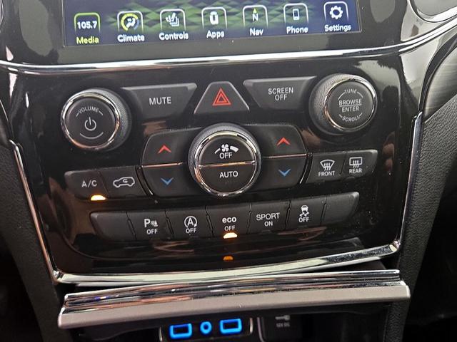 Photo of 2021 White Jeep Grand Cherokee