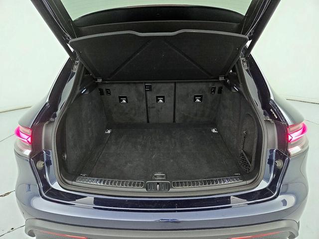 Photo of 2022 Blue Porsche Macan