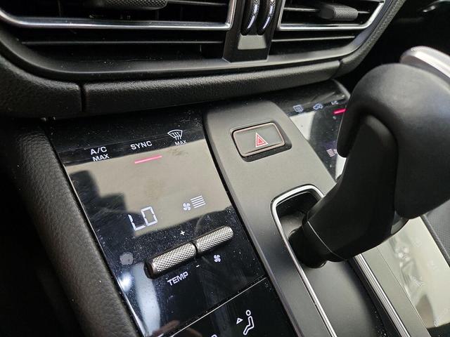 Photo of 2022 Blue Porsche Macan