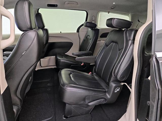 Photo of 2023 Black Chrysler Pacifica
