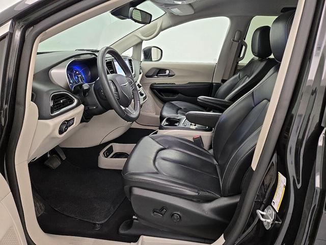 Photo of 2023 Black Chrysler Pacifica