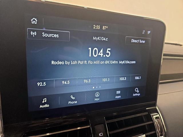 Photo of 2020 Blue Lincoln Navigator