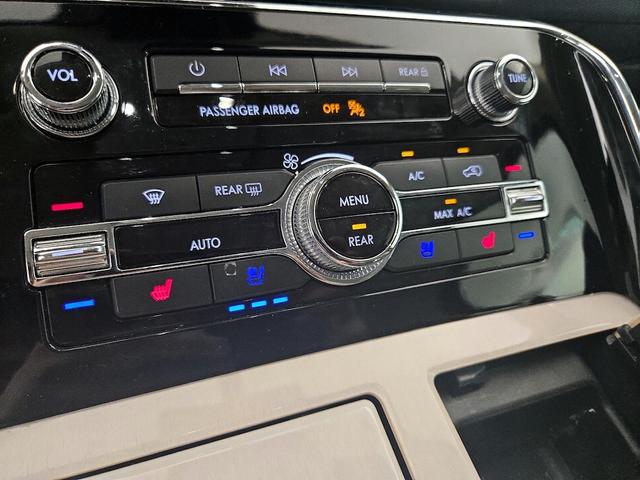 Photo of 2020 Blue Lincoln Navigator