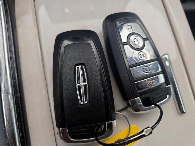Photo of 2020 Blue Lincoln Navigator