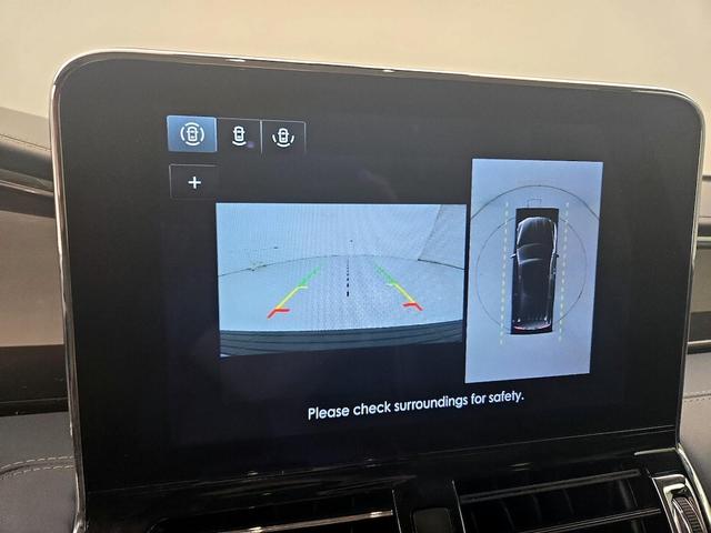 Photo of 2020 Blue Lincoln Navigator