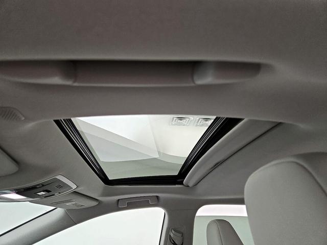 Photo of 2021 White Lexus RX 350