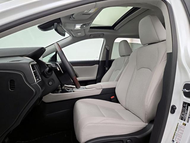 Photo of 2021 White Lexus RX 350
