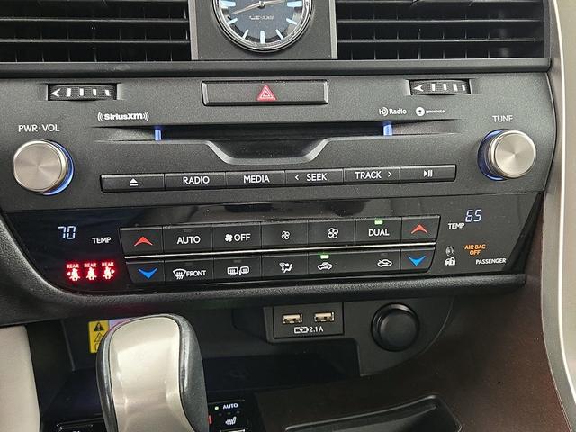 Photo of 2021 White Lexus RX 350
