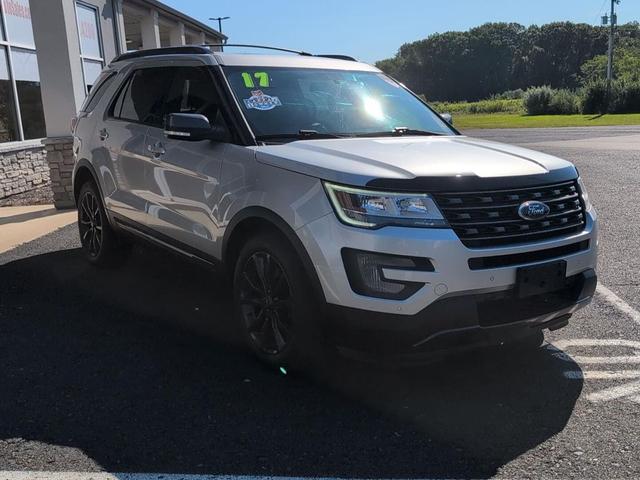 Photo of 2017 Ingot Silver Metallic Ford Explorer
