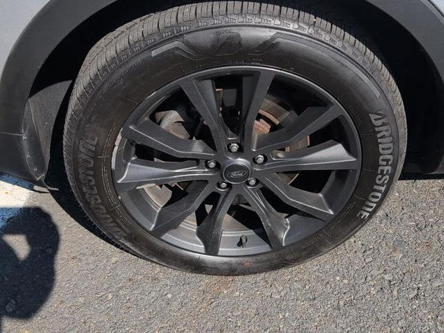 Photo of 2017 Ingot Silver Metallic Ford Explorer