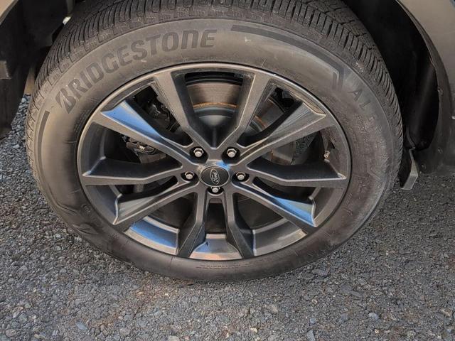 Photo of 2017 Ingot Silver Metallic Ford Explorer