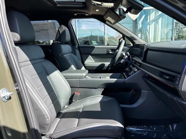 Photo of 2025 Green Hyundai SANTA FE HEV