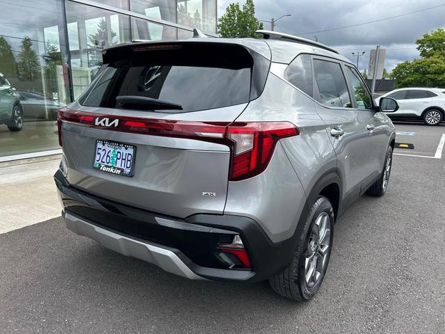 Photo of 2024 Steel Gray Kia Seltos