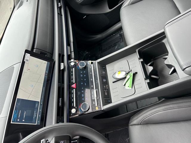 Photo of 2025 Orange Hyundai SANTA FE HEV