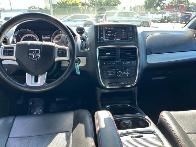 Photo of 2016 Billet Silver Metallic Clearcoat Dodge Grand Caravan