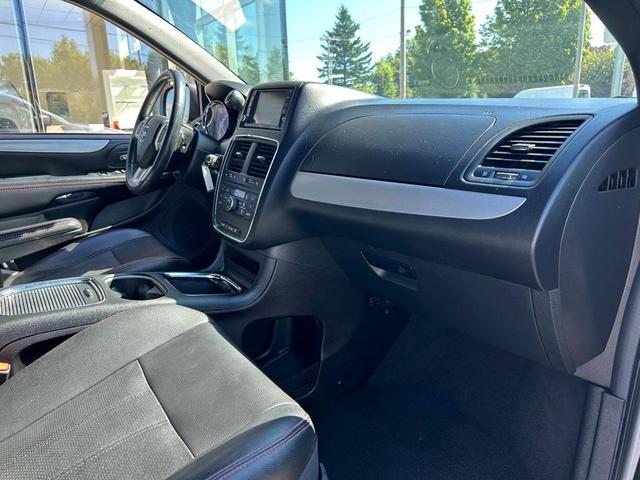 Photo of 2016 Billet Silver Metallic Clearcoat Dodge Grand Caravan