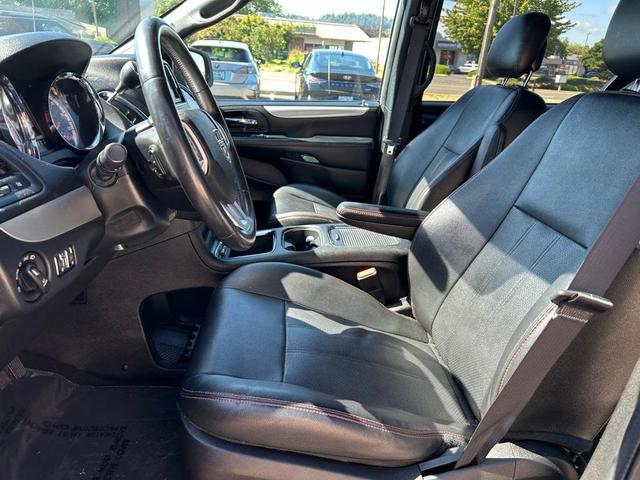 Photo of 2016 Billet Silver Metallic Clearcoat Dodge Grand Caravan