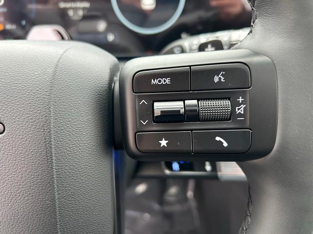 Photo of 2025 White Hyundai SANTA FE HEV