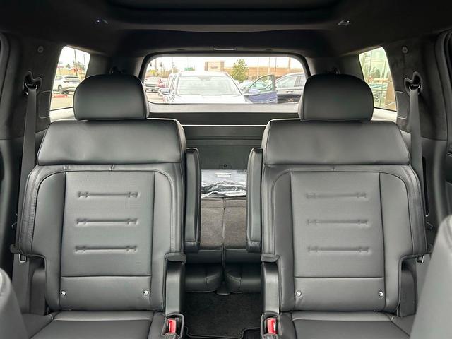 Photo of 2025 White Hyundai SANTA FE HEV