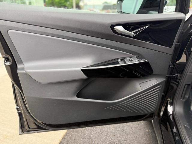 Photo of 2021 Mythos Black Volkswagen ID.4