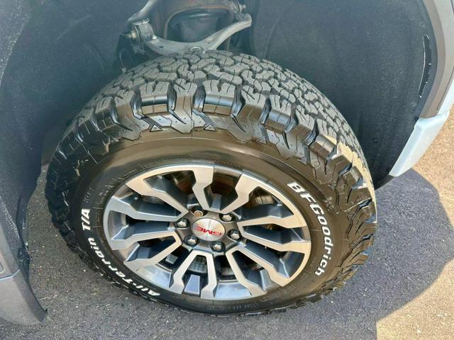 Photo of 2021 Summit White GMC Sierra 1500
