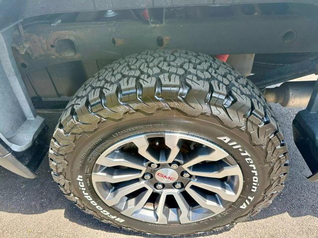 Photo of 2021 Summit White GMC Sierra 1500