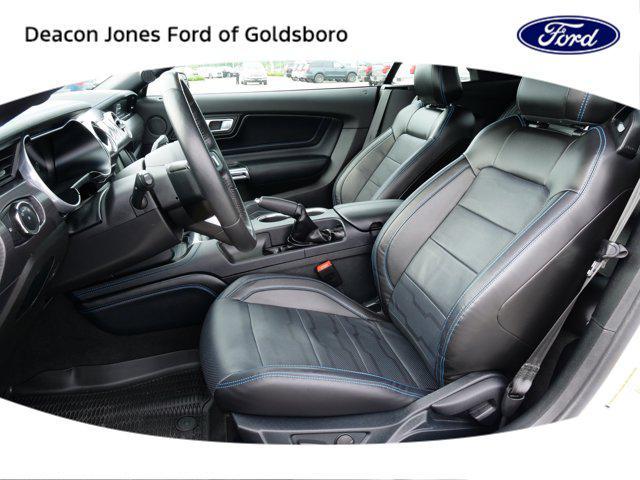 Photo of 2022 Oxford White Ford Mustang
