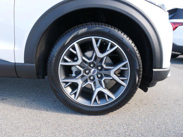 Photo of 2025 Star White Metallic Tri-Coat Ford Explorer