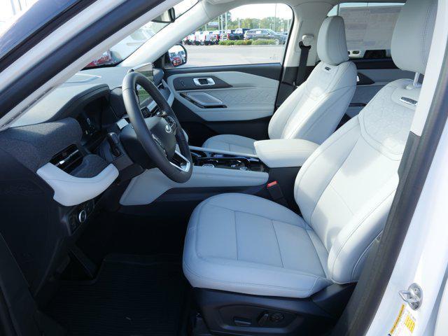 Photo of 2025 Star White Metallic Tri-Coat Ford Explorer