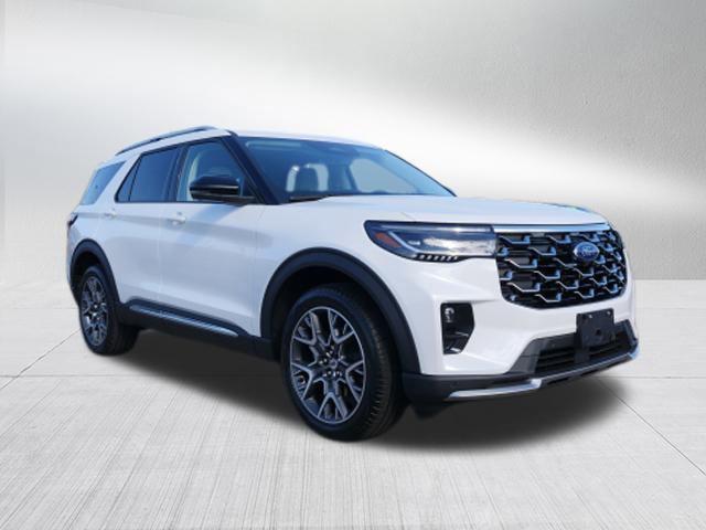 Photo of 2025 Star White Metallic Tri-Coat Ford Explorer