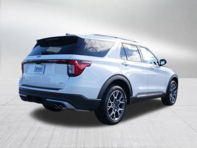 Photo of 2025 Star White Metallic Tri-Coat Ford Explorer