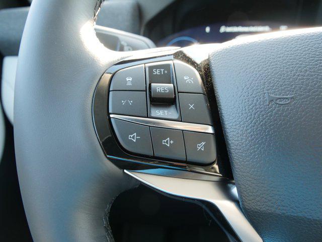 Photo of 2025 Star White Metallic Tri-Coat Ford Explorer