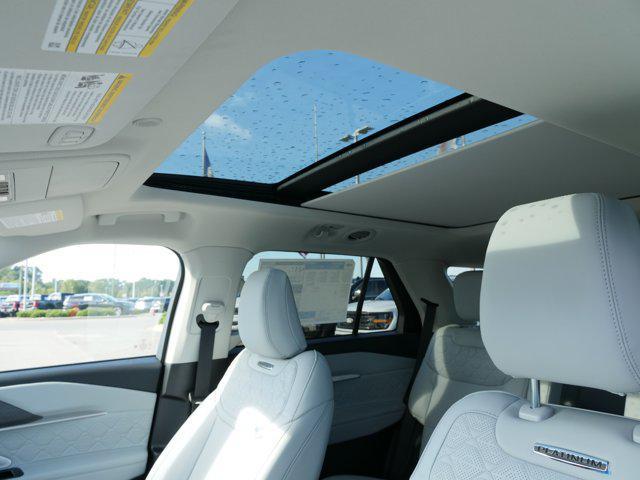 Photo of 2025 Star White Metallic Tri-Coat Ford Explorer