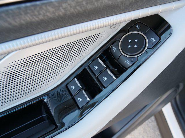 Photo of 2025 Star White Metallic Tri-Coat Ford Explorer