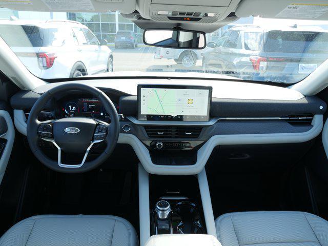 Photo of 2025 Star White Metallic Tri-Coat Ford Explorer