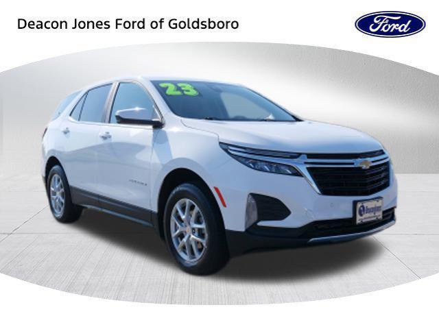 Photo of 2023 Summit White Chevrolet Equinox
