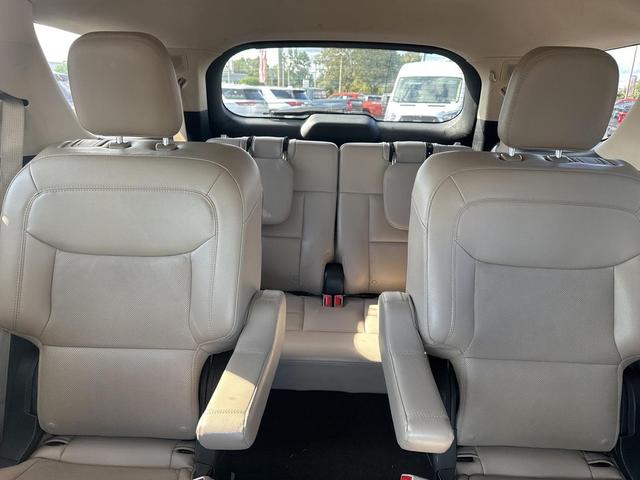 Photo of 2023 Oxford White Ford Explorer