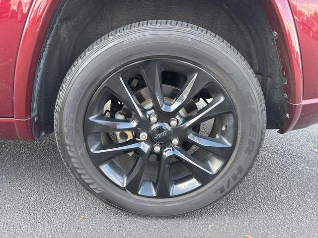 Photo of 2019 Velvet Red Pearlcoat Jeep Grand Cherokee