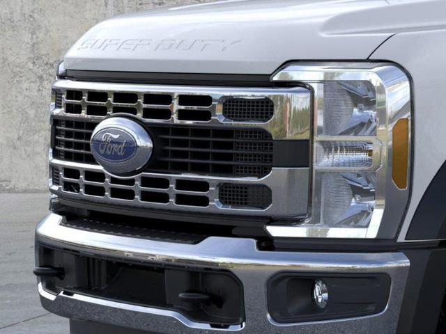Photo of 2025 Oxford White Ford F-450