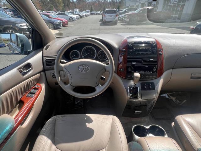 Photo of 2005 Blue Toyota Sienna