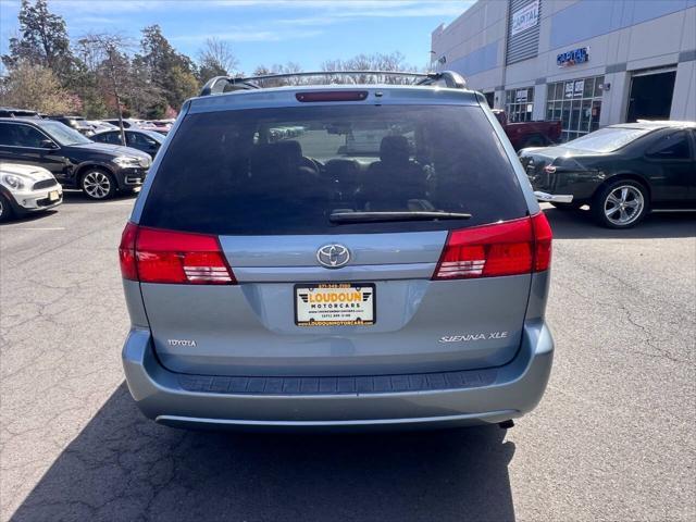 Photo of 2005 Blue Toyota Sienna