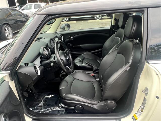Photo of 2013 Pepper White MINI Hardtop