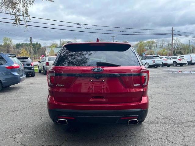 Photo of 2016 Burgundy Ford Explorer