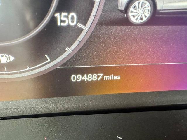 Photo of 2020 Black Land Rover Discovery