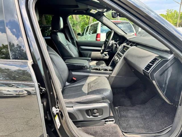 Photo of 2020 Black Land Rover Discovery