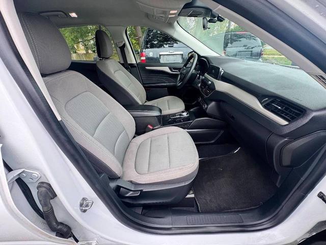 Photo of 2021 Oxford White Ford Escape
