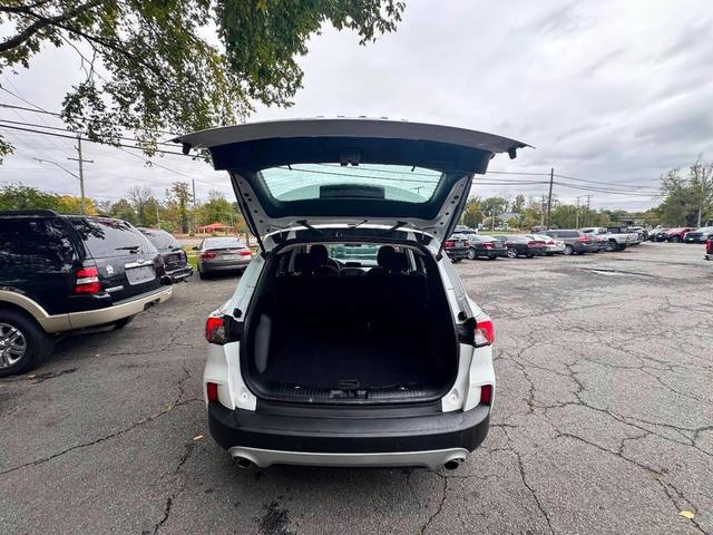 Photo of 2021 Oxford White Ford Escape