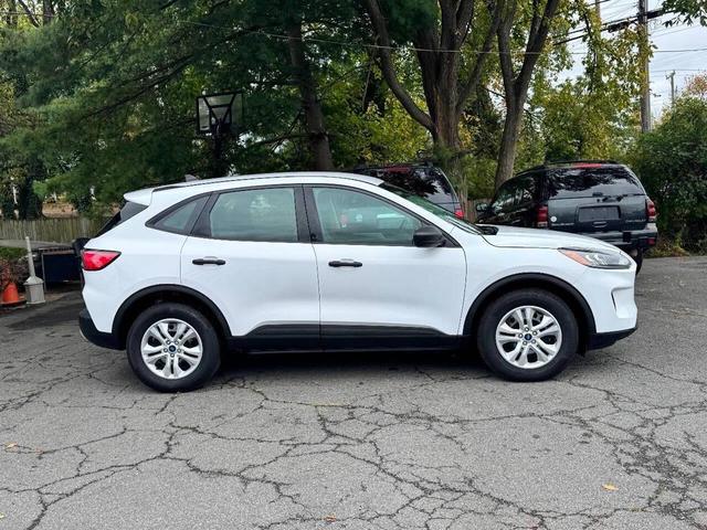 Photo of 2021 Oxford White Ford Escape