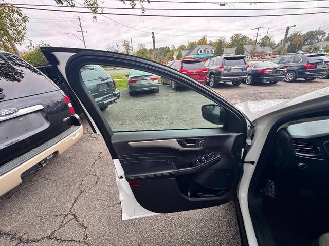 Photo of 2021 Oxford White Ford Escape